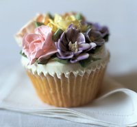 Crafty: Throw a cupcake frosting party