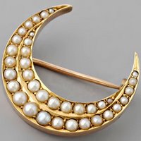 Things I love today: Victorian brooch