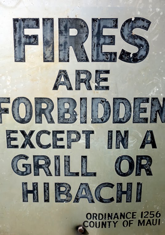 Hawaii: Beach Sign
