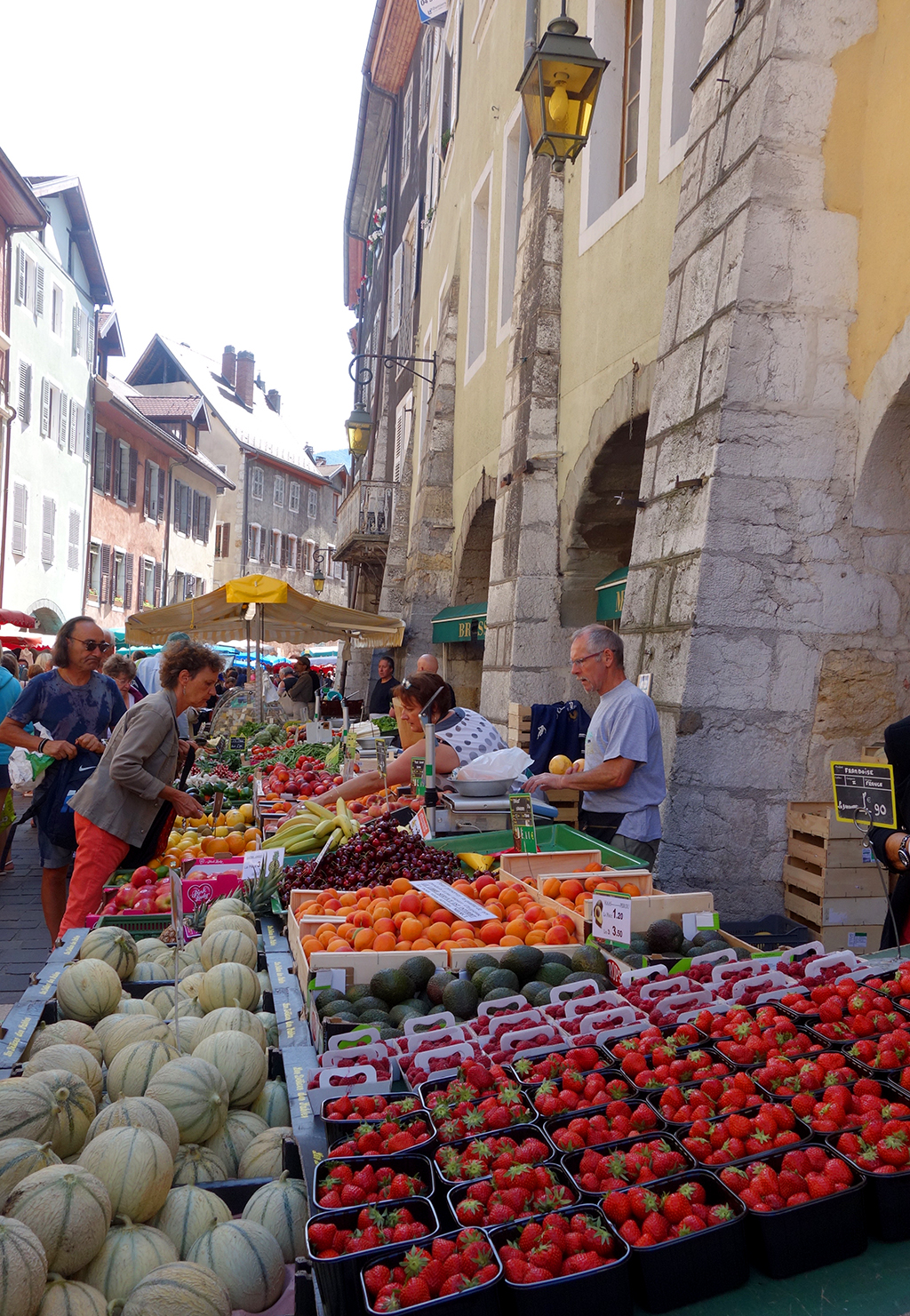 Fruit vendors in Annecy