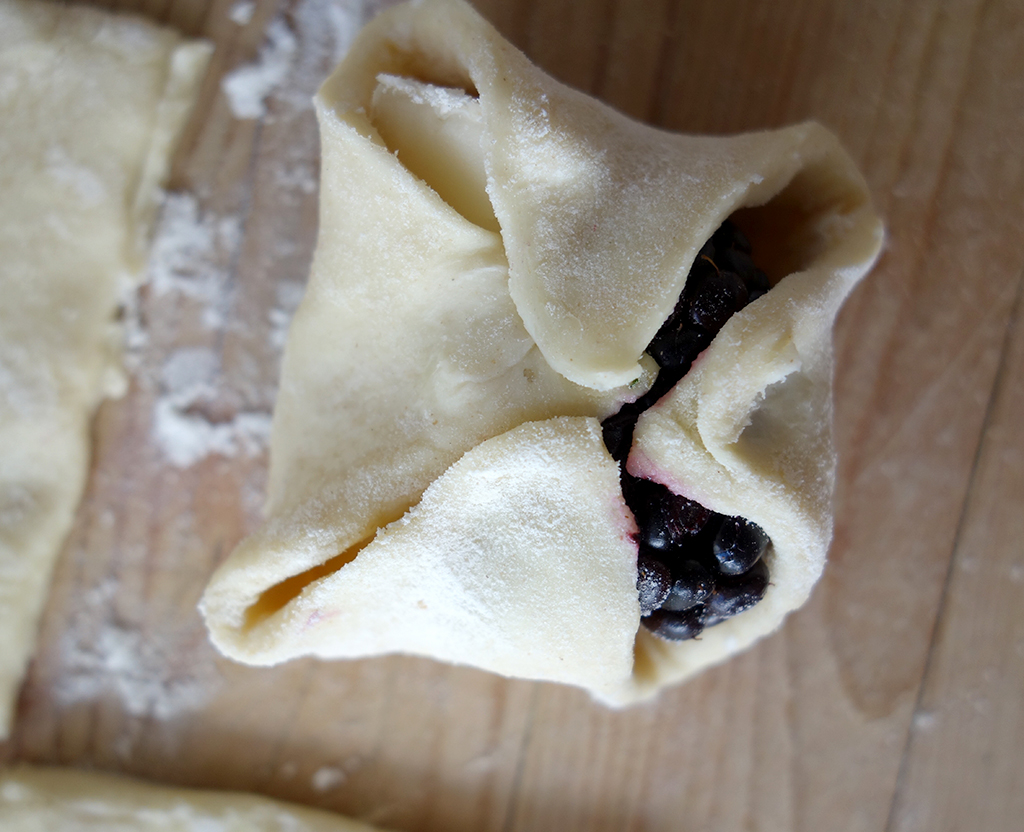 Blackberry and cheese puff pastries