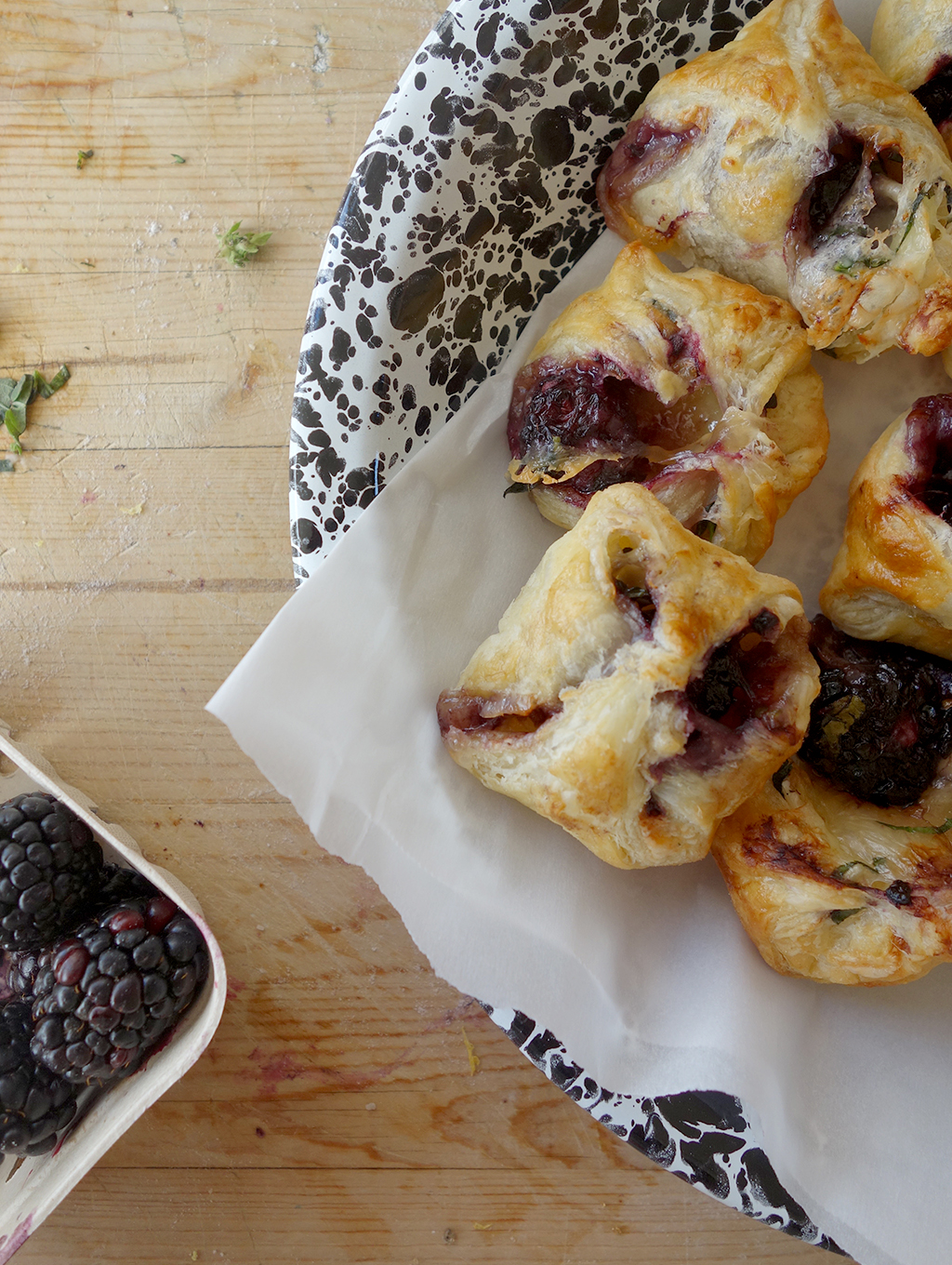 Basil and blackberry cheese puffs