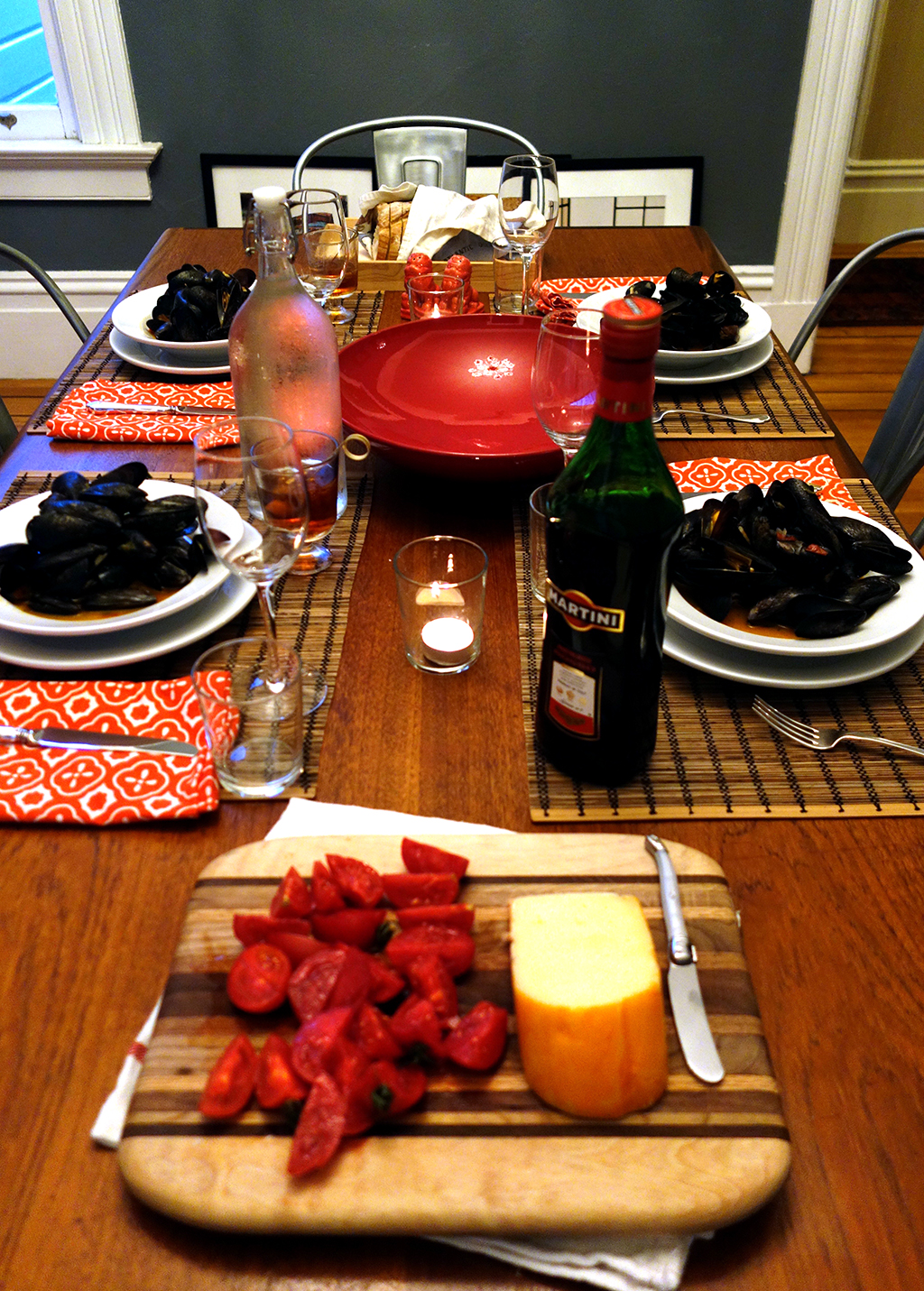 Tablesetting for a Spanish mussels menu