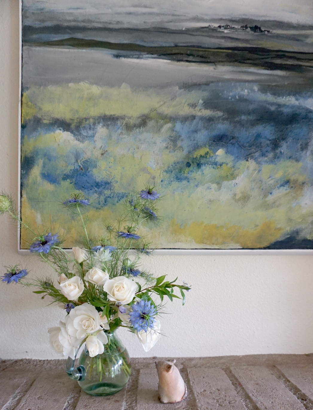 White roses and maidens-in-the-mist